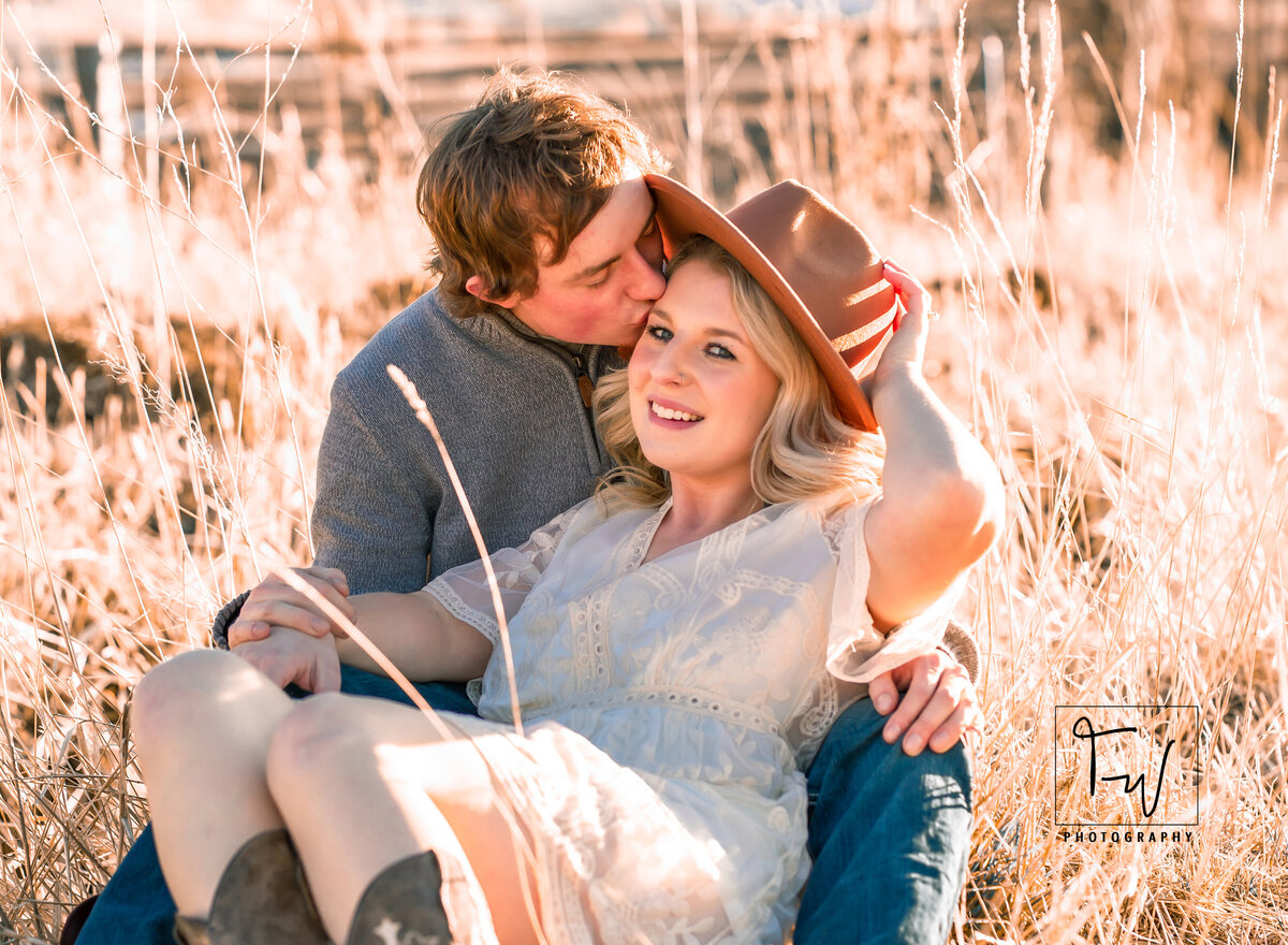 Couples_Photographer Tannni_Wenger_Photography Engaged Engagement_Photographer Here_Comes_The_Bride Wedding_Day Eastern_Oregon_Photographer Professional_Photographer Say_I_Do Light_and_Airy_Photographer
