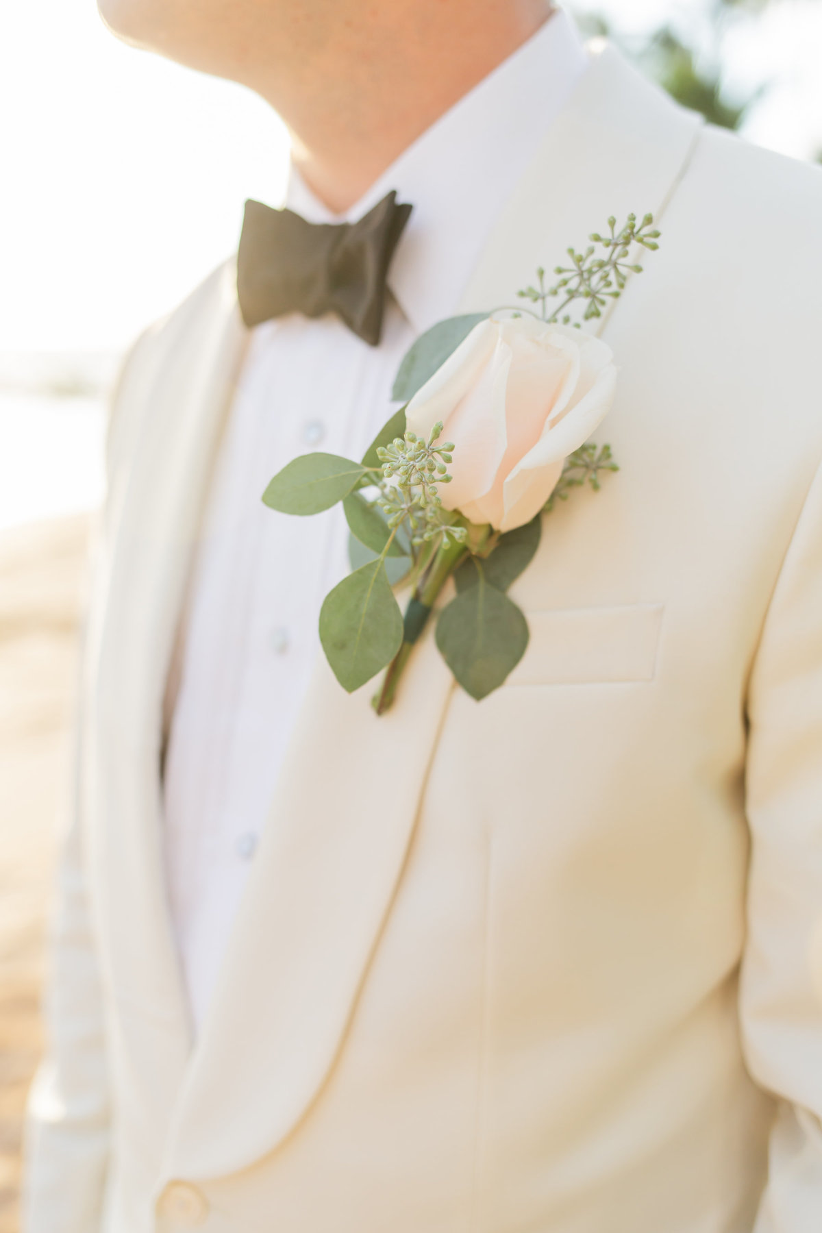 Maui venue wedding photography - groom - boutonniere