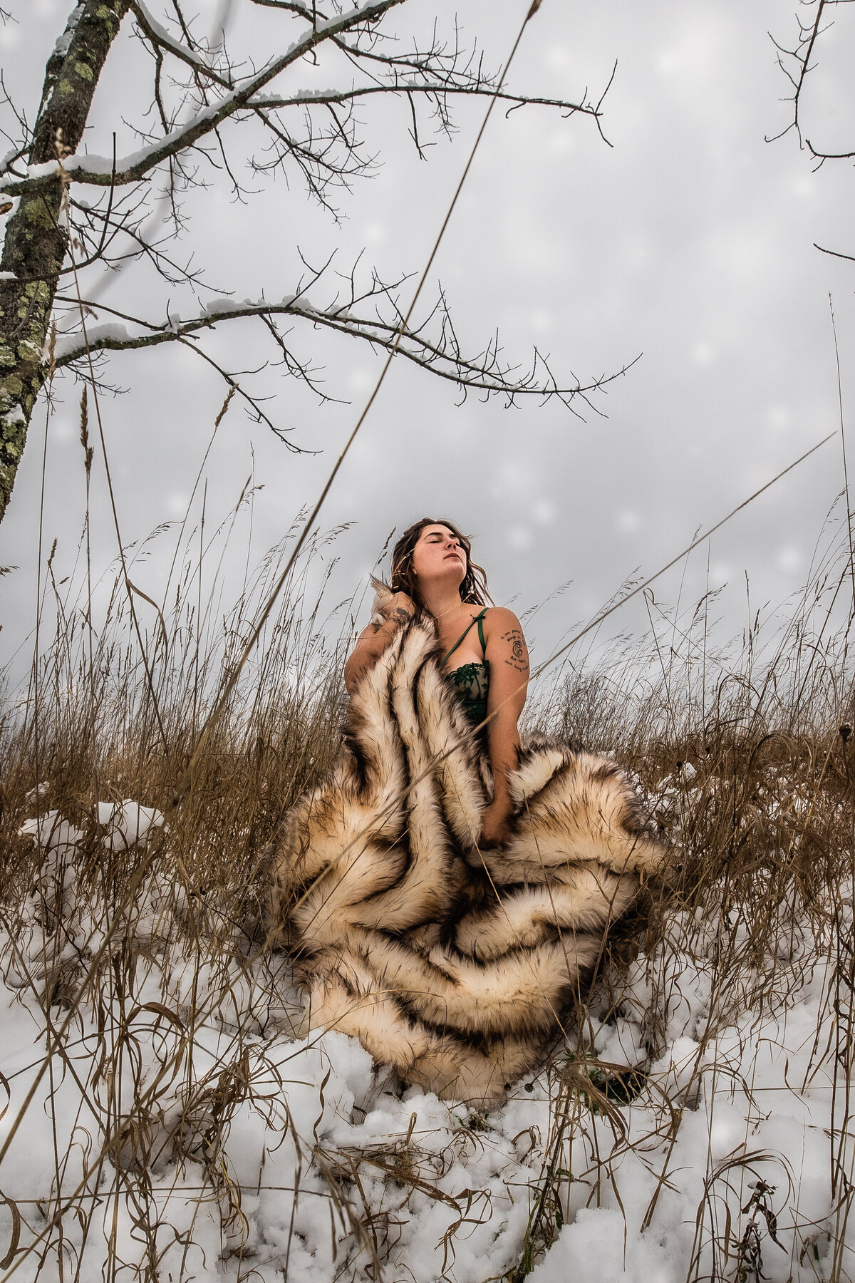 outdoor winter boudoir sessions in upstate new york