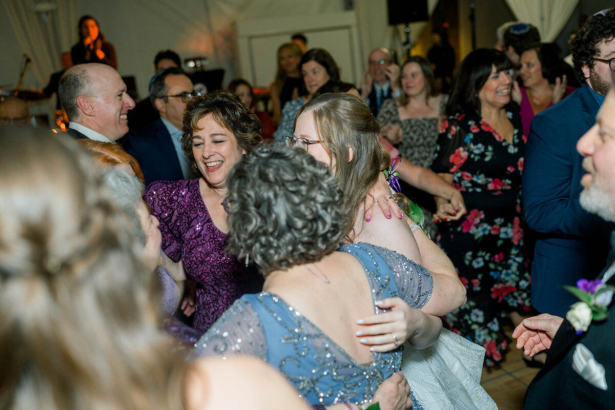 Eliana-Melmed-Photography-Chicago-LosAngeles-Jewish-WeddingPhotography-SimchaDancing-00232