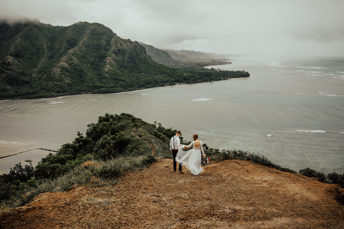 couple on cliff in hawaii