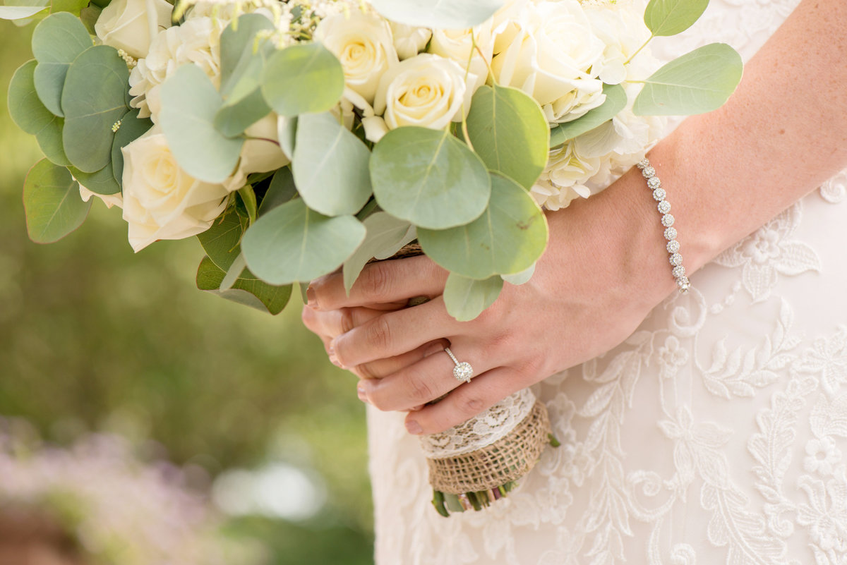 close up of bride holding her bouquet at Willow Creek Golf and Country Club wedding