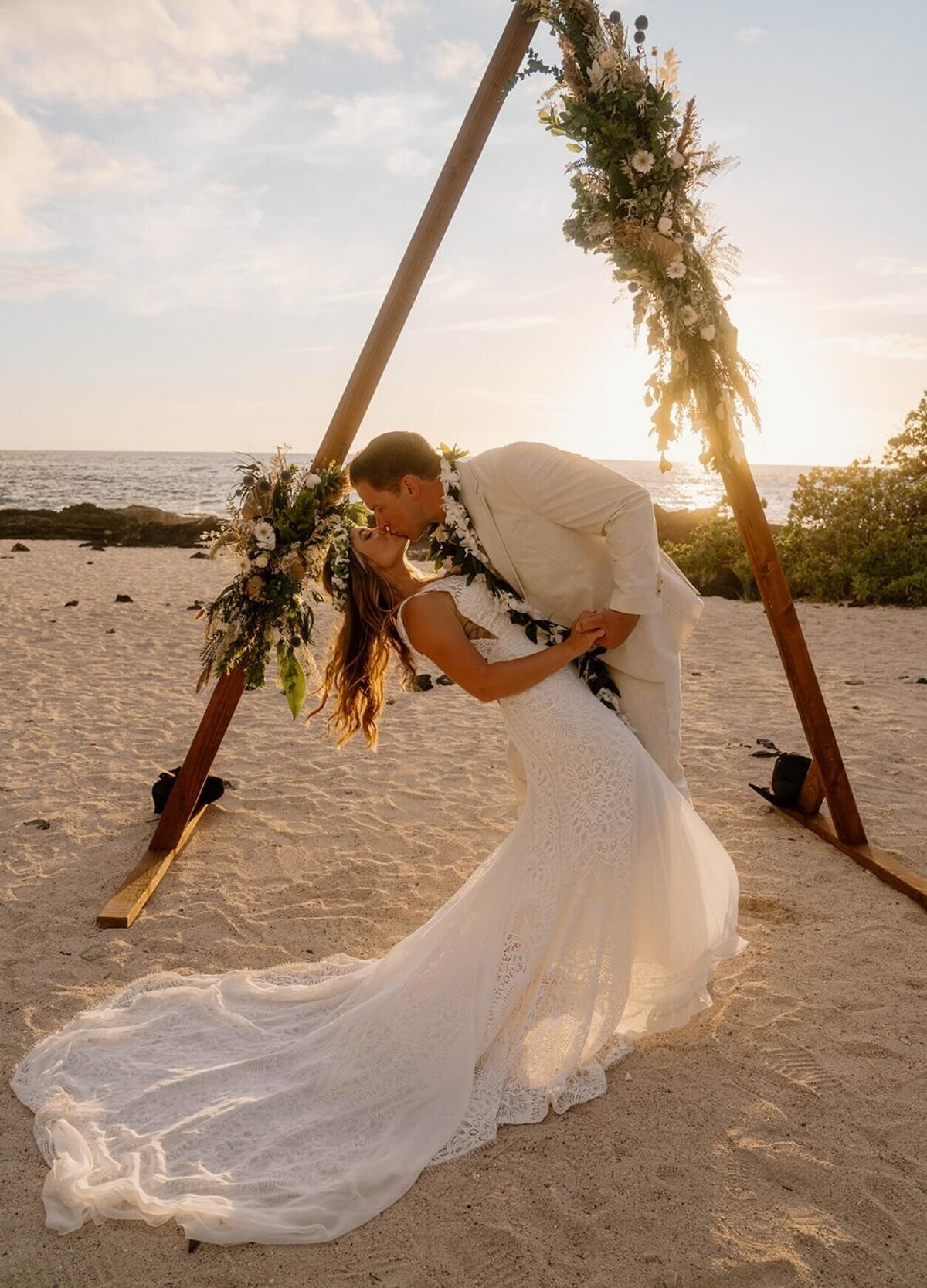 honey-and-the-moon-florals (11)