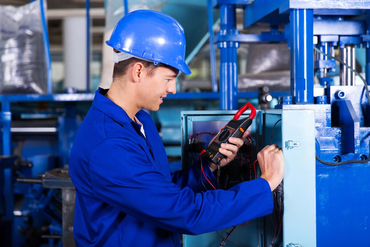 Embedded support worker at manufacturer wearing blue
