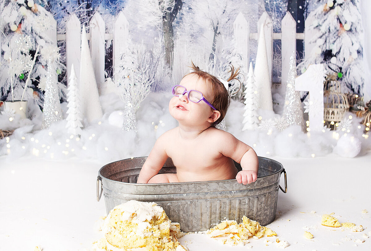 Mount Juliet, Tennessee photographer captures first birthday cake smash with kissing face, blue and silver balloons