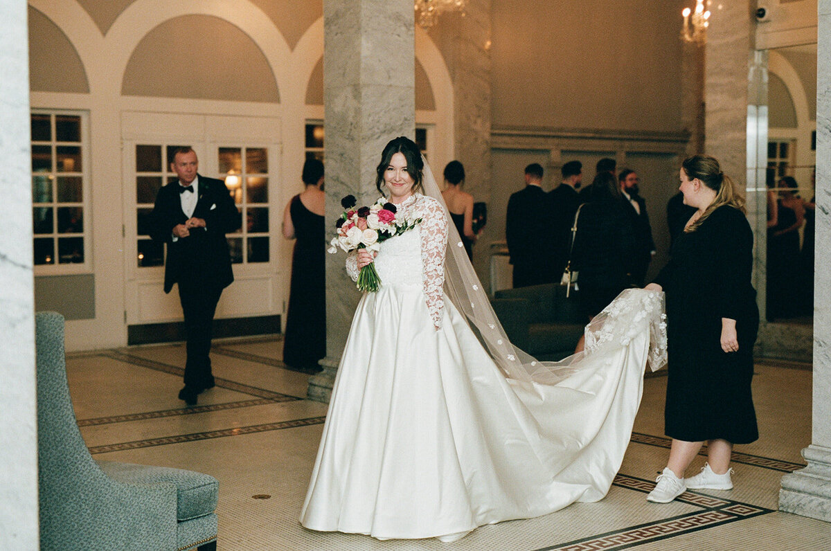 classic-colorful-wedding-flowers-georgian-hall-atlanta-florist-floral-installation_1 (2)