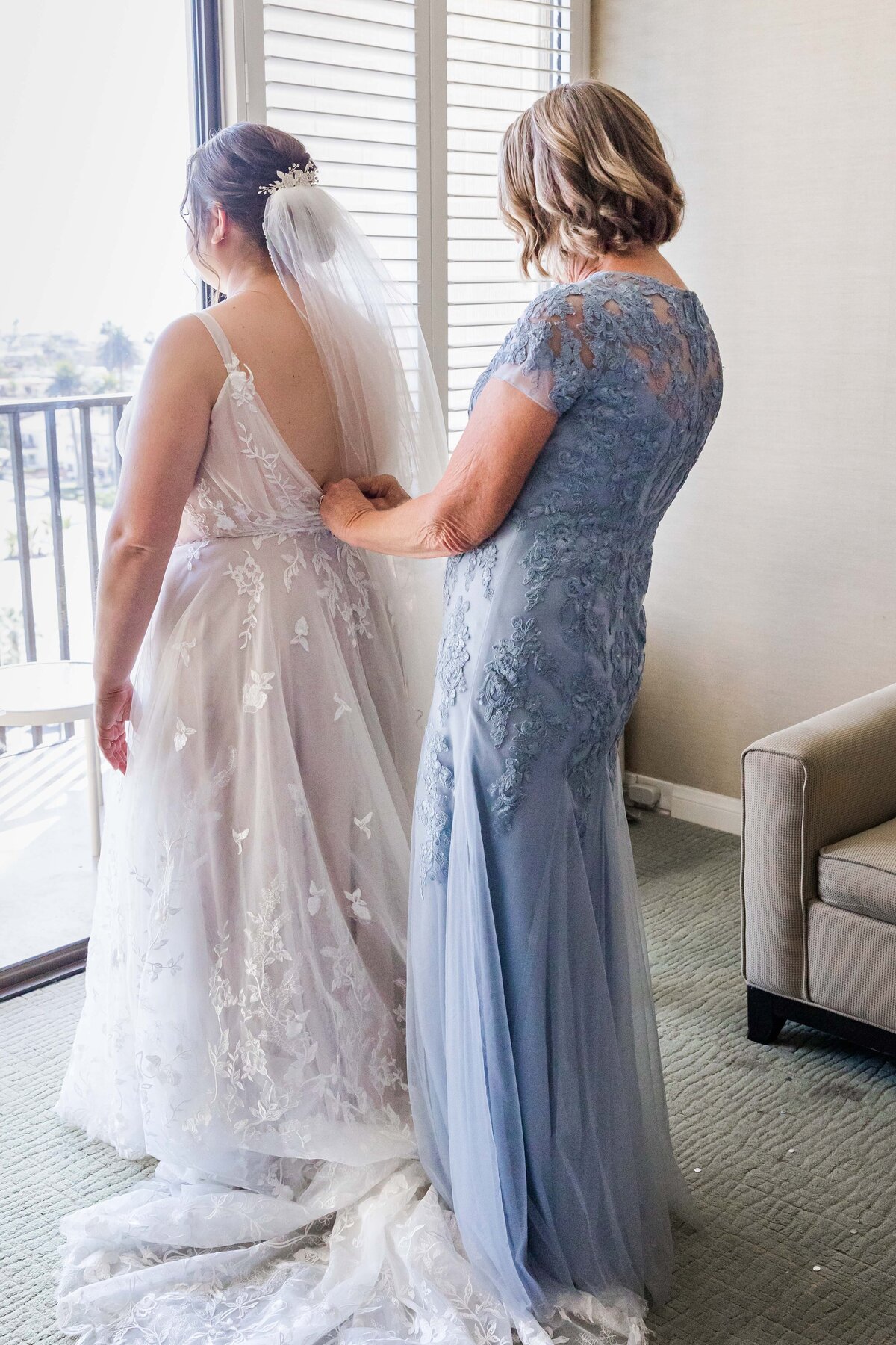 mother-buttoning-bride-into-dress