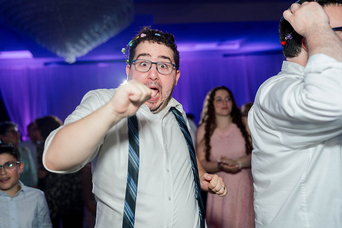 Eliana-Melmed-Photography-Chicago-LosAngeles-Jewish-WeddingPhotography-ElianaSklar-DanceFloor-00147
