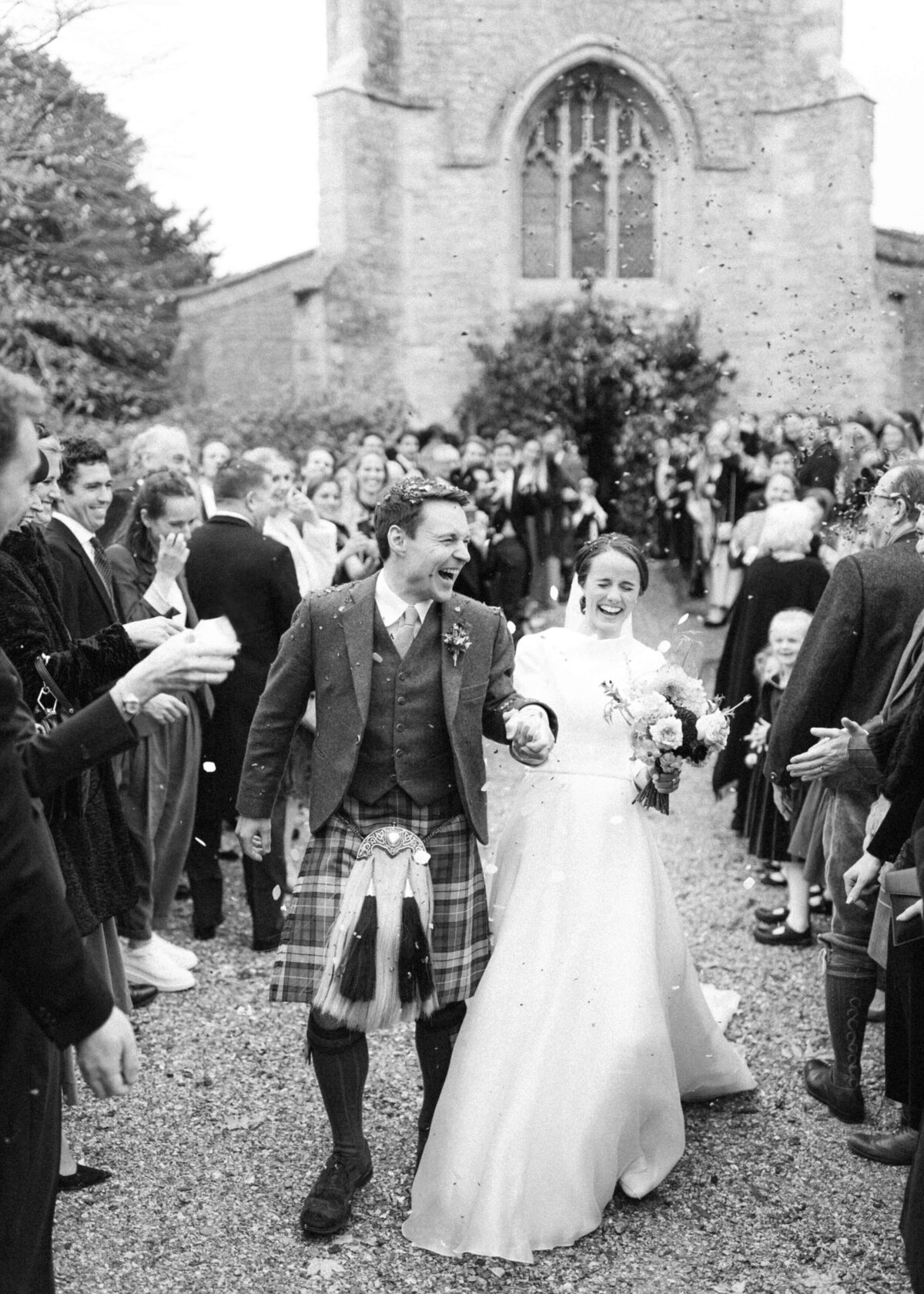 chloe-winstanley-wedding-oxford-gsp-church-confetti-suzanne-neville-dress