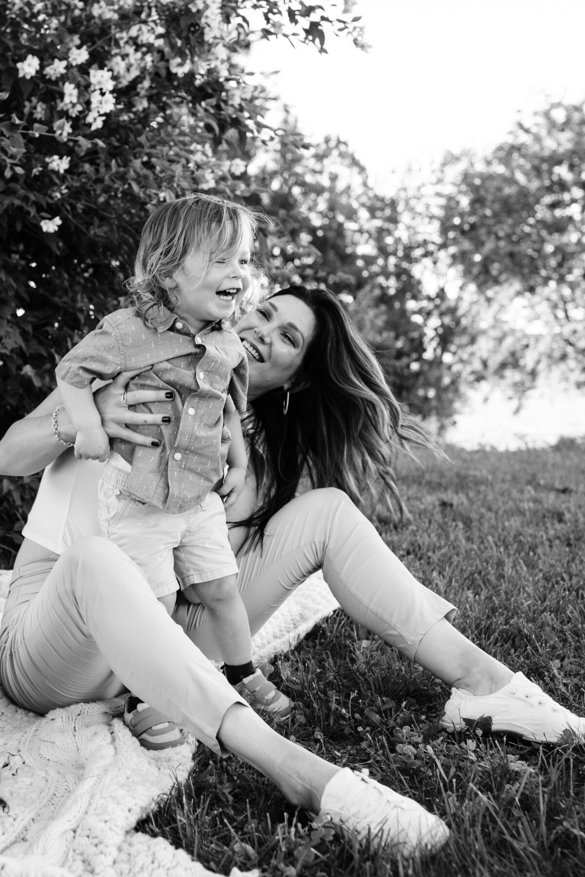 Outdoor-Family-Portraits-in-Hartford2