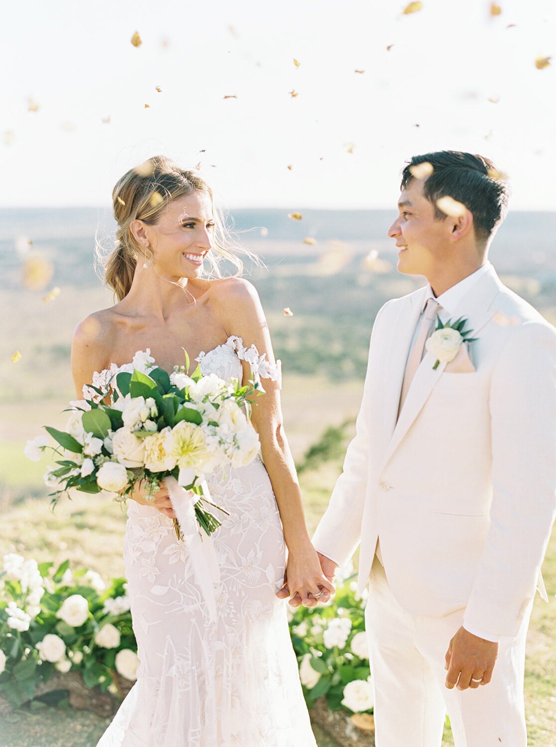 287-Texas-film-wedding-photographer-RuétPhoto-KayelynArturo_Wedding_featherandtwine-660_websize