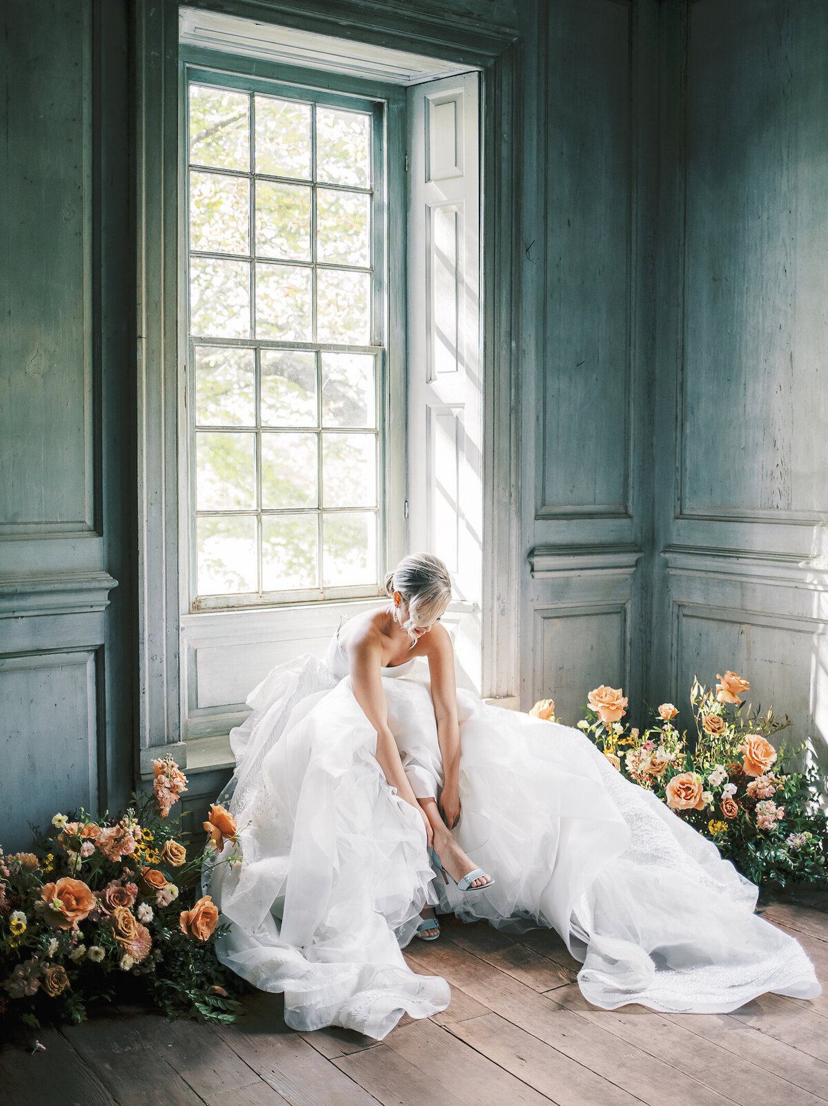 Jenny-Haas-Photography-Luxury-DC-Planner-Prof-Jimmy-Choo-Wedding-Gown-1