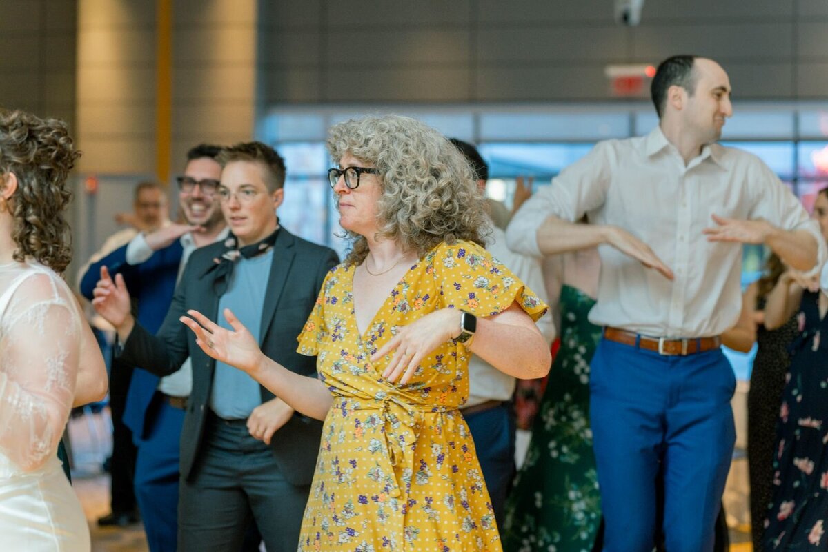 processed_ElianaMelmedPhotography_JewishWeddingPhotographer_ShulaNoah_Dancing-141