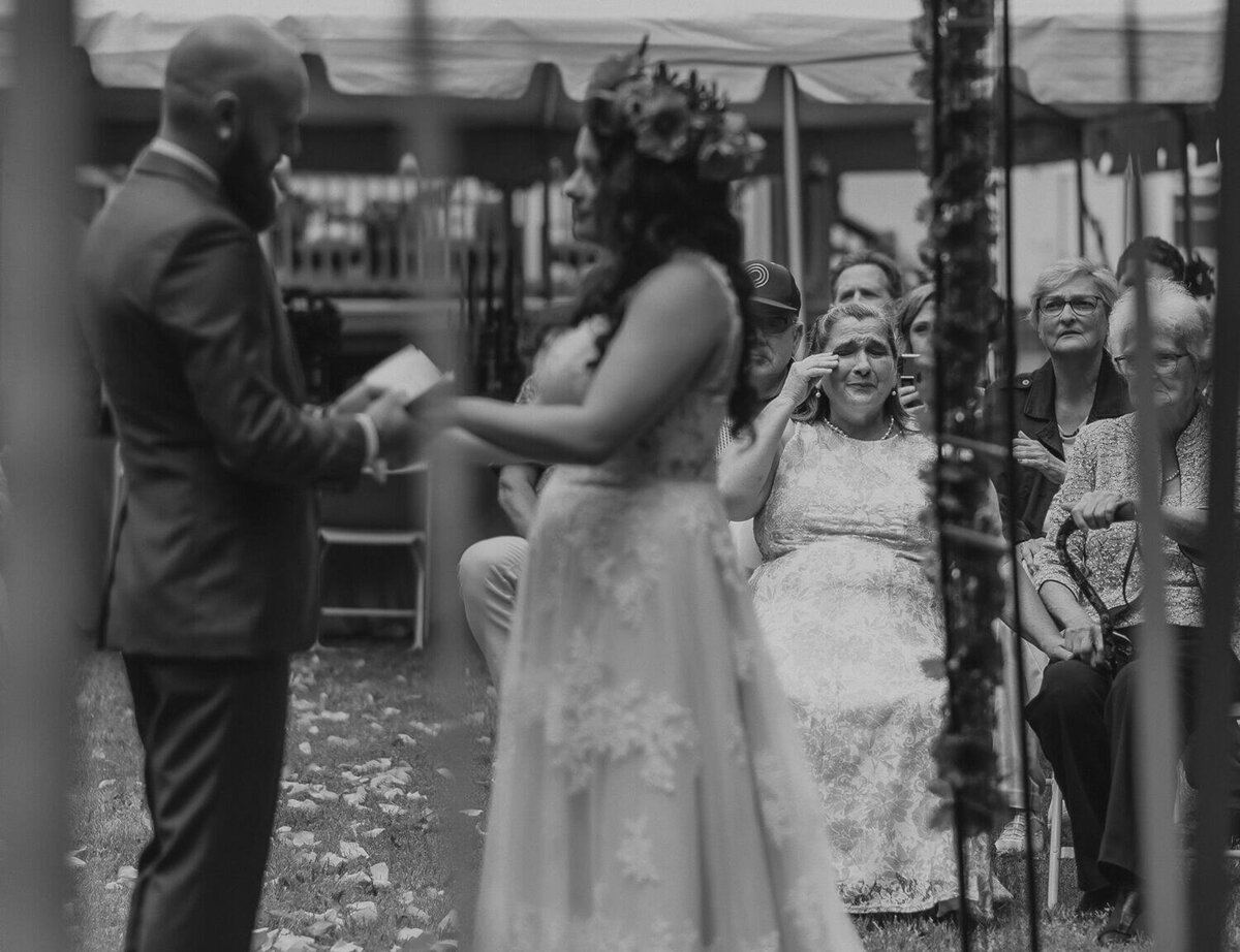 Seattle-wedding-photographer_backyard-wedding-ceremony-emorional