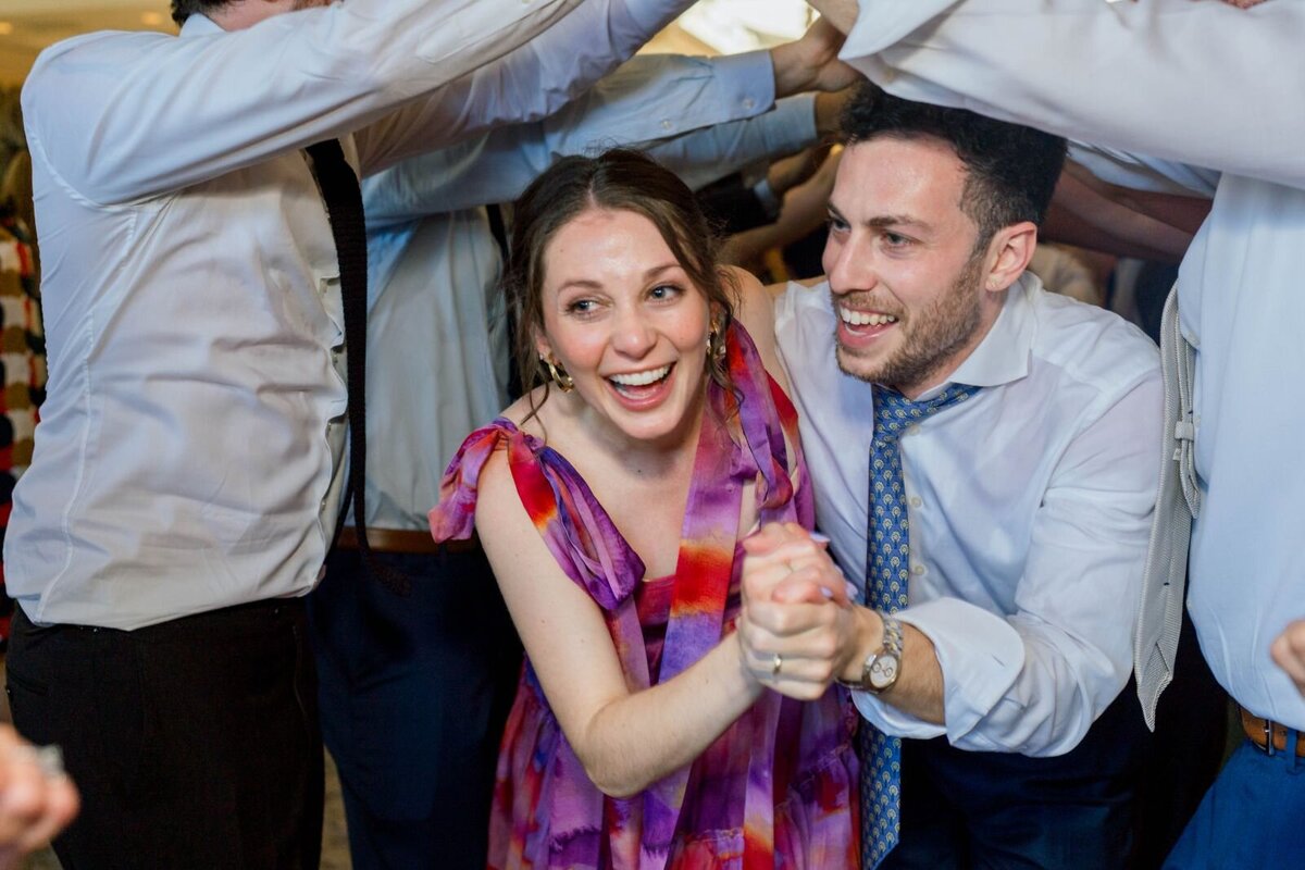 Eliana-Melmed-Photography-Chicago-LosAngeles-Jewish-WeddingPhotography-ShulaNoah-Simcha-Dancing-00017