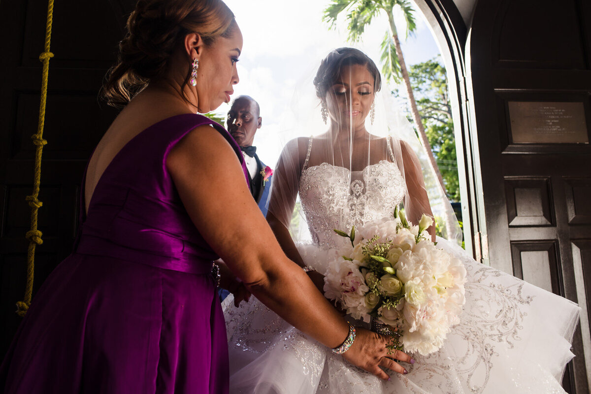 grand-hyatt-baha-mar-luxury-bahamas-wedding-photos-lyndah-wells-photography-tiana-quintin-13