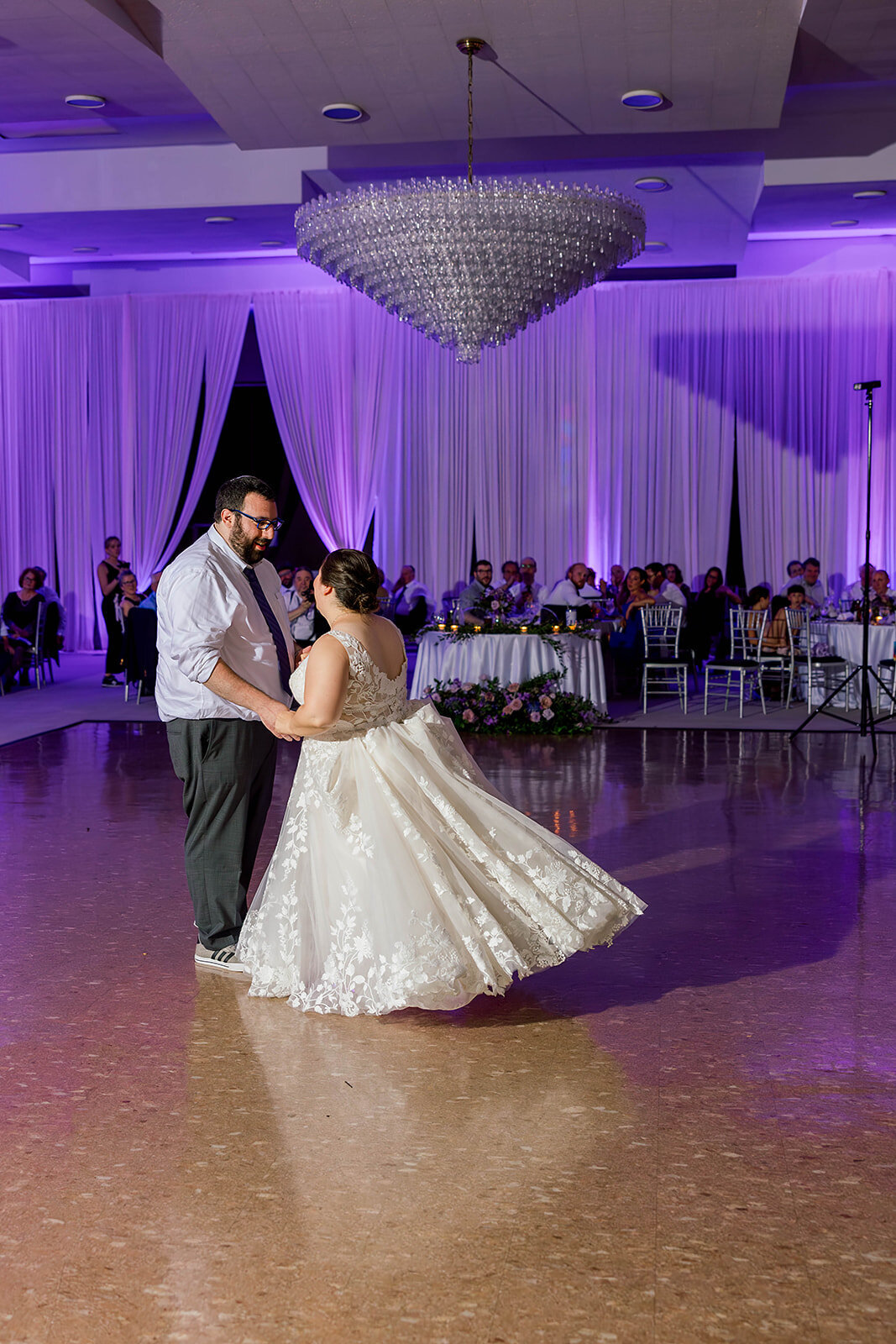 Eliana-Melmed-Photography-Chicago-LosAngeles-Jewish-WeddingPhotography-ElianaSklar-DanceFloor-00078