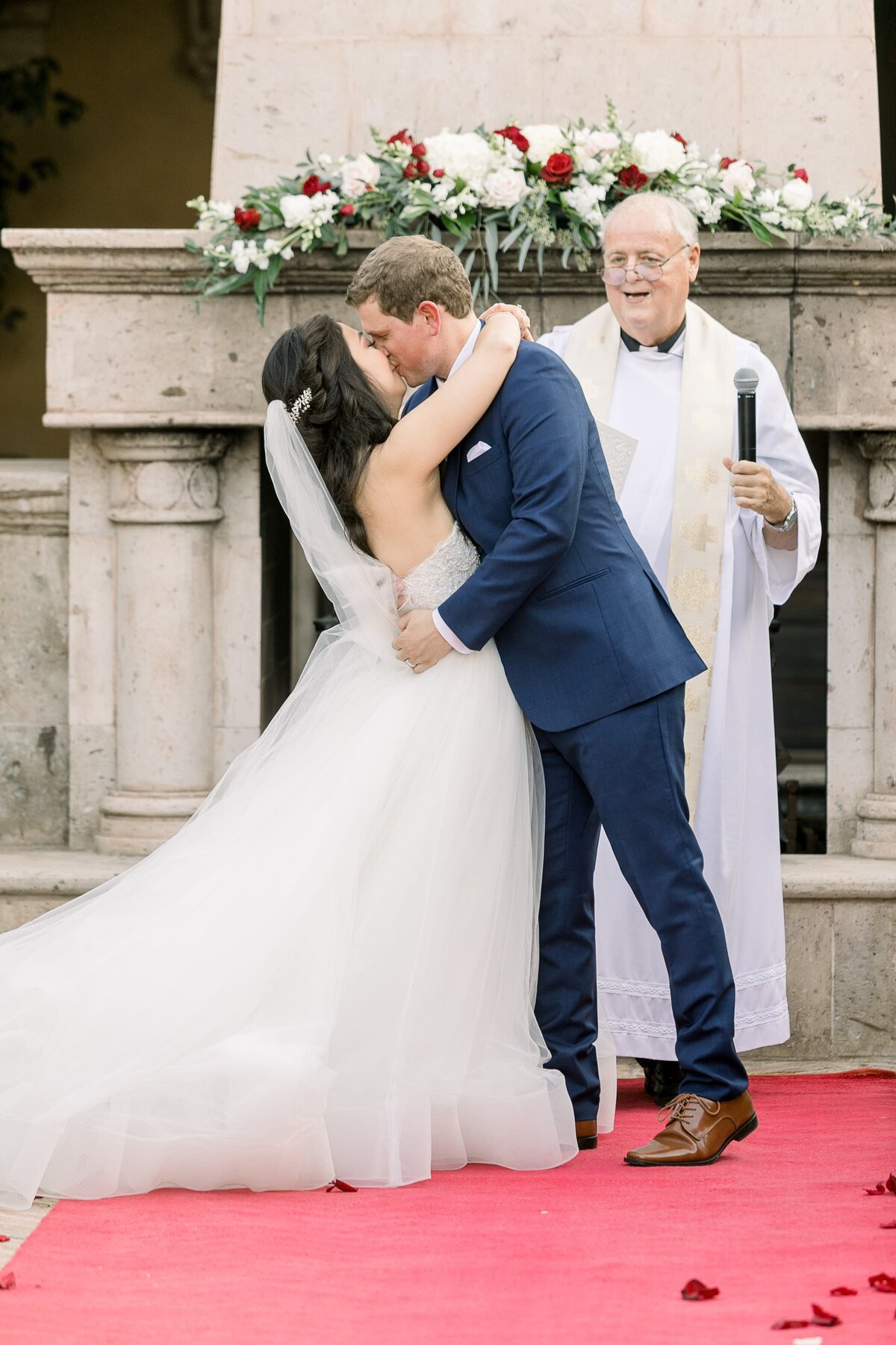 bride-and-groom0frist-kiss-as-newlyweds