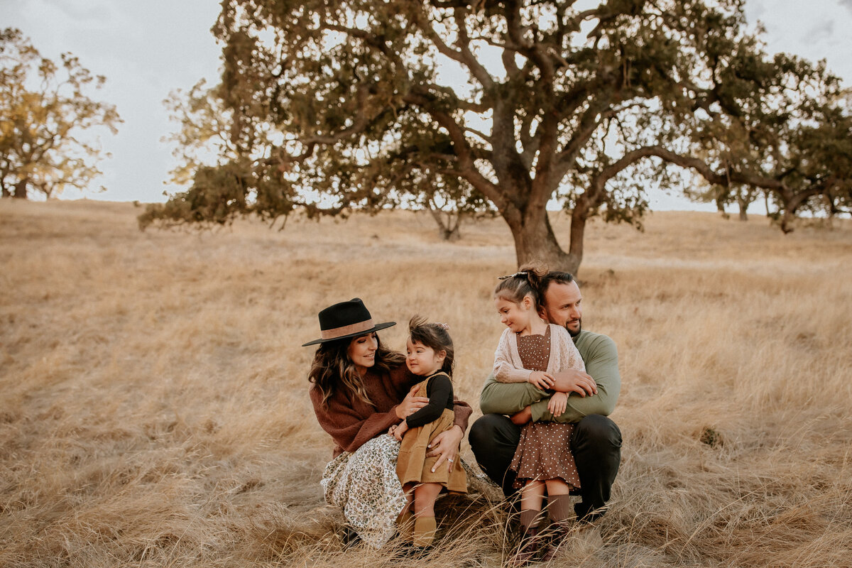 Natural lifestyle family photography in East Bay hills with oak tree in backdrop