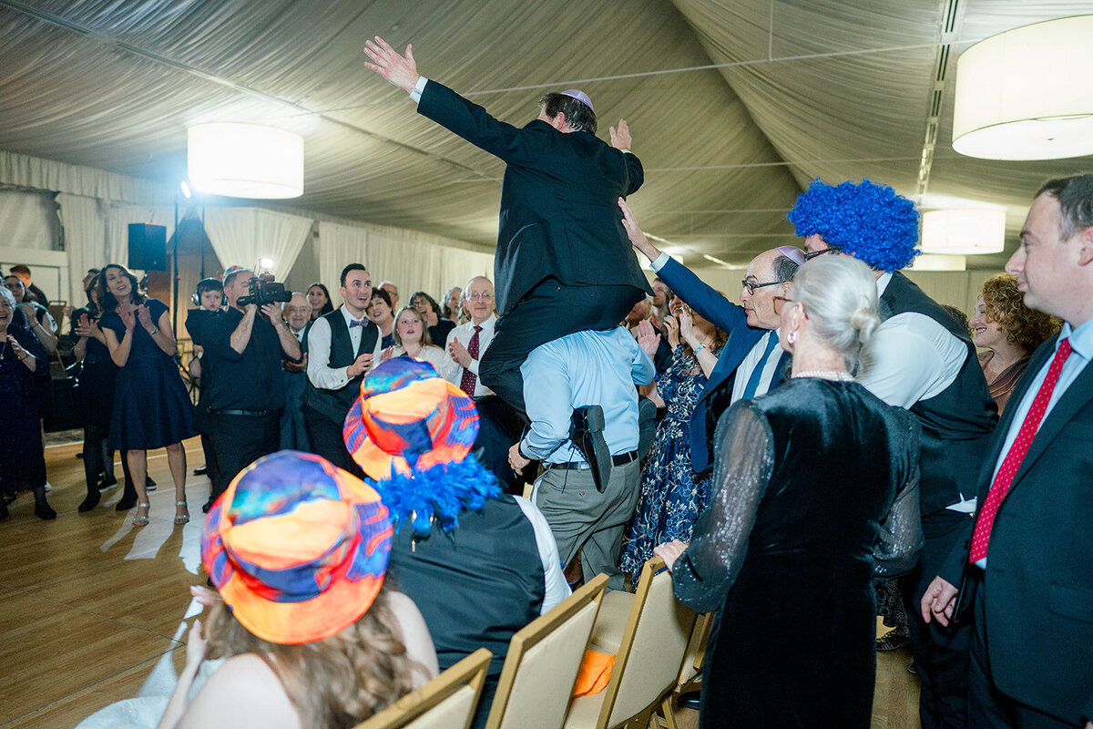 Eliana-Melmed-Photography-Chicago-LosAngeles-Jewish-WeddingPhotography-SimchaDancing-00059