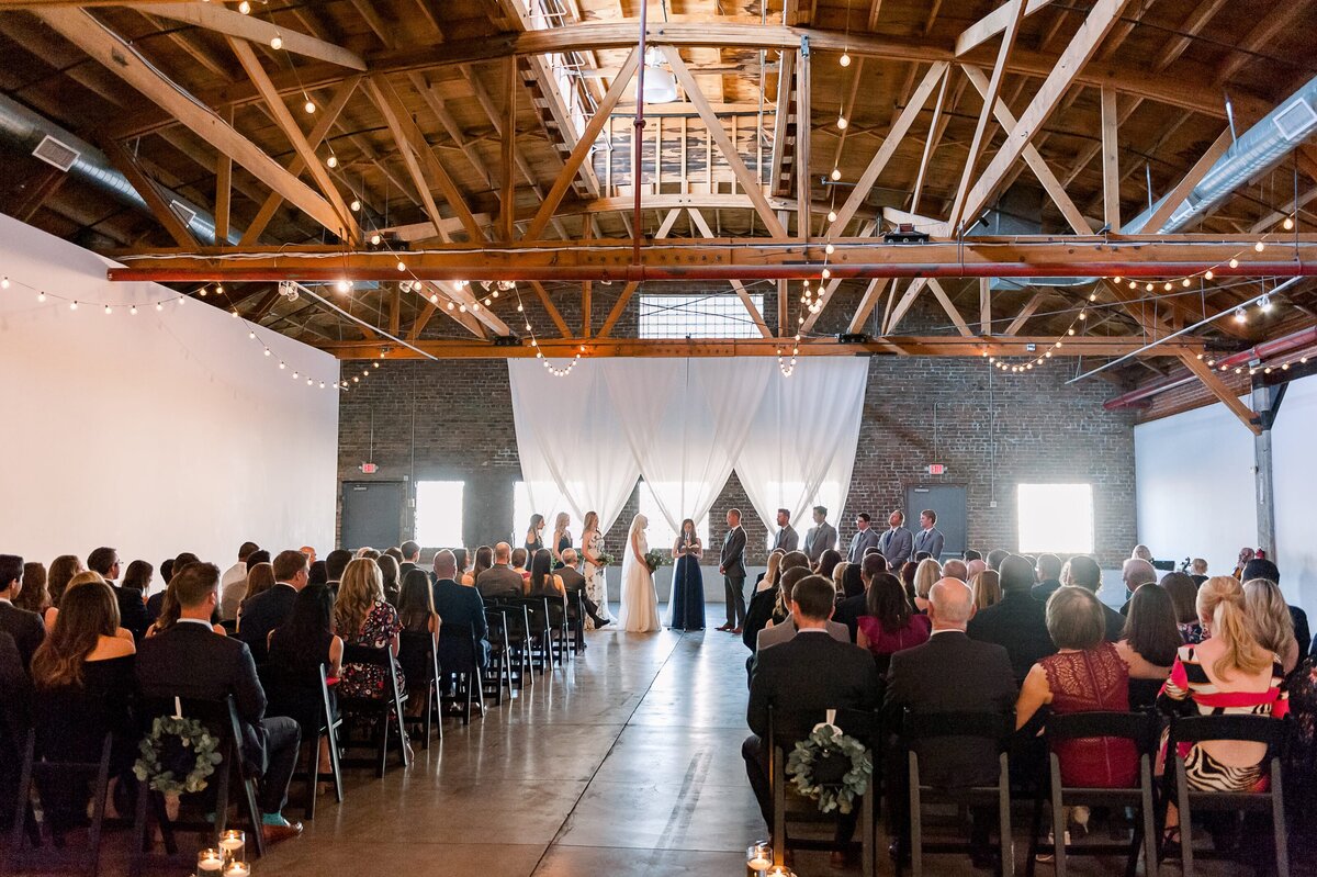 Warehouse-215-wedding-by-Leslie-Ann-Photography-00055