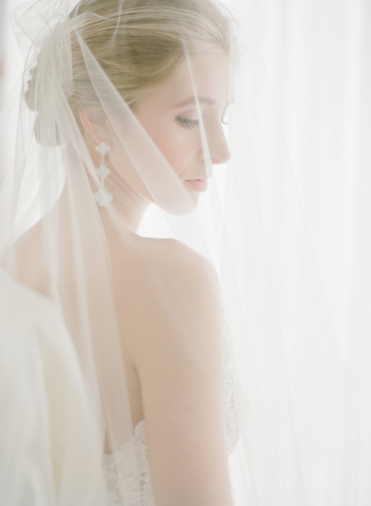 9-KTMerry-weddings-bridal-veil-portrait