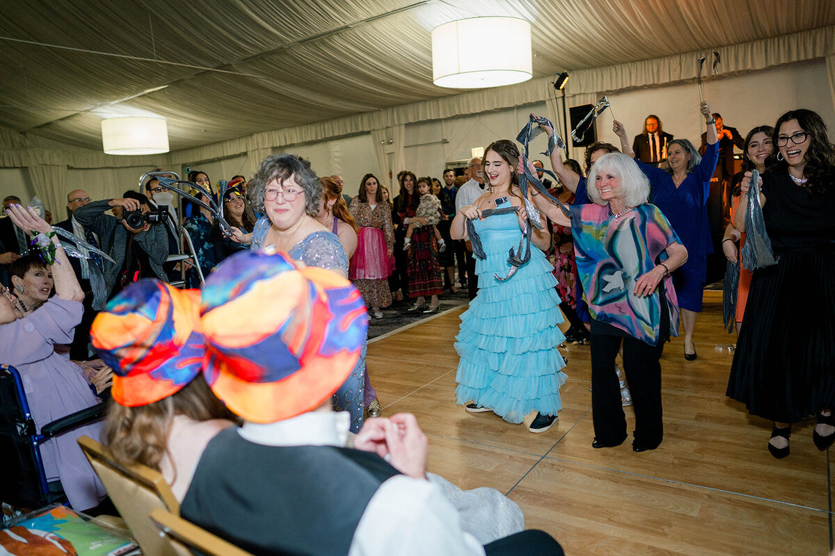 Eliana-Melmed-Photography-Chicago-LosAngeles-Jewish-WeddingPhotography-SimchaDancing-00080