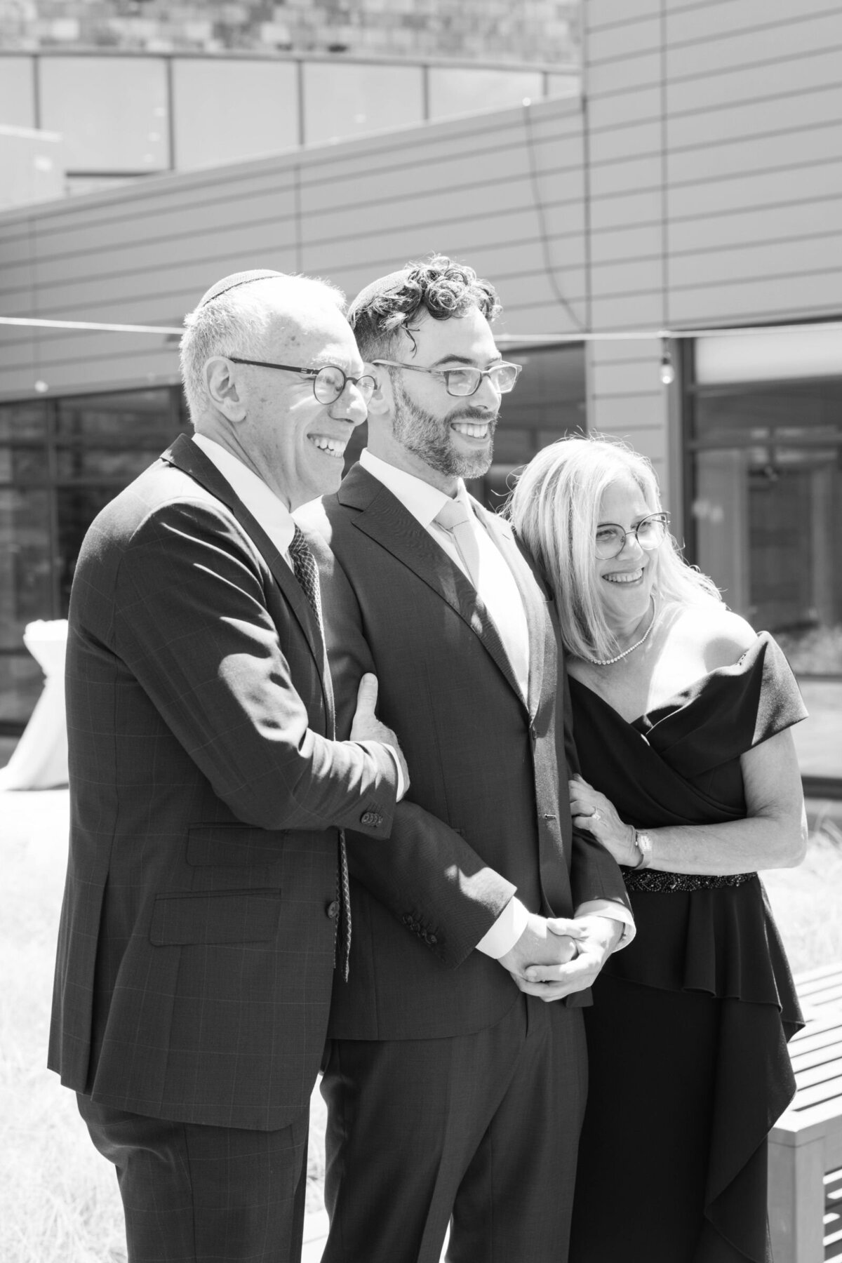 Eliana-Melmed-Photography-Chicago-LosAngeles-Jewish-WeddingPhotography-ShulaNoah-FamilyFormals-00053