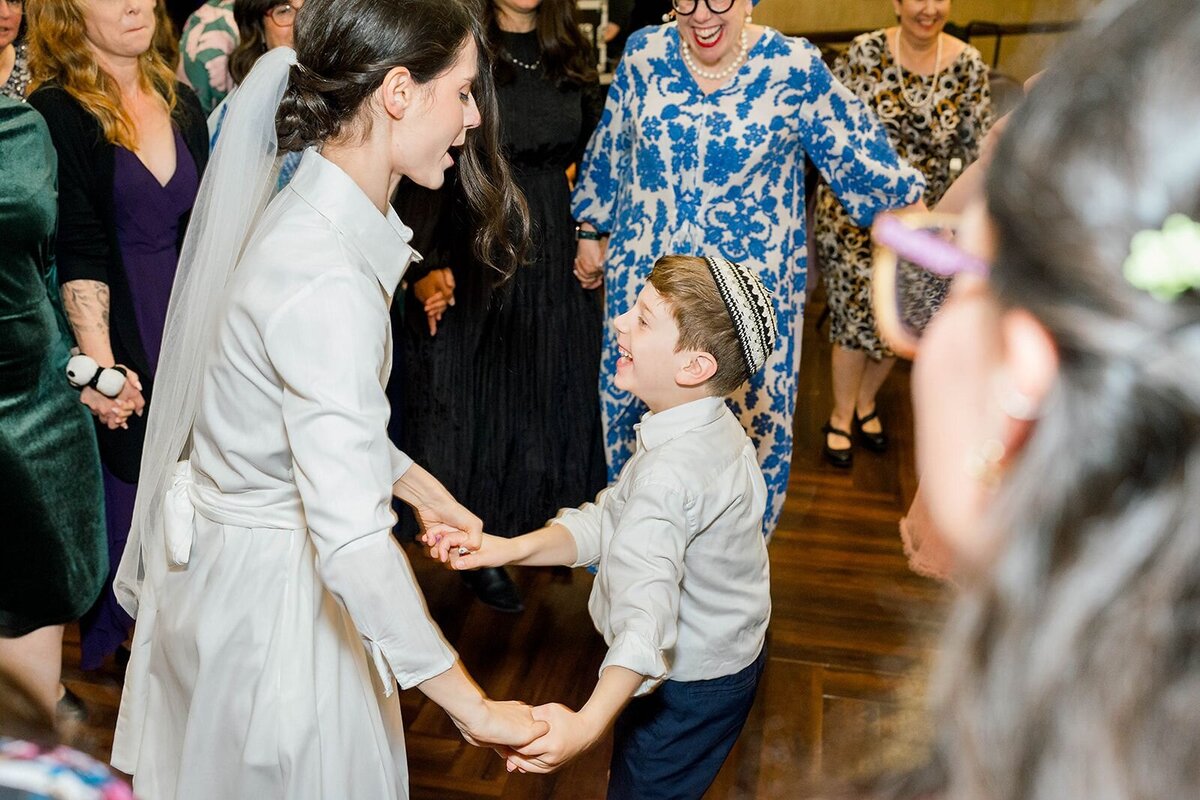 Eliana-Melmed-Photography-Chicago-LosAngeles-Jewish-WeddingPhotographer-CarmiKalman-WomensDancing-00054