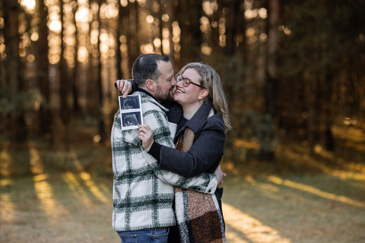 Pregnancy announcement S&W- shootsbyrobin -250108-6