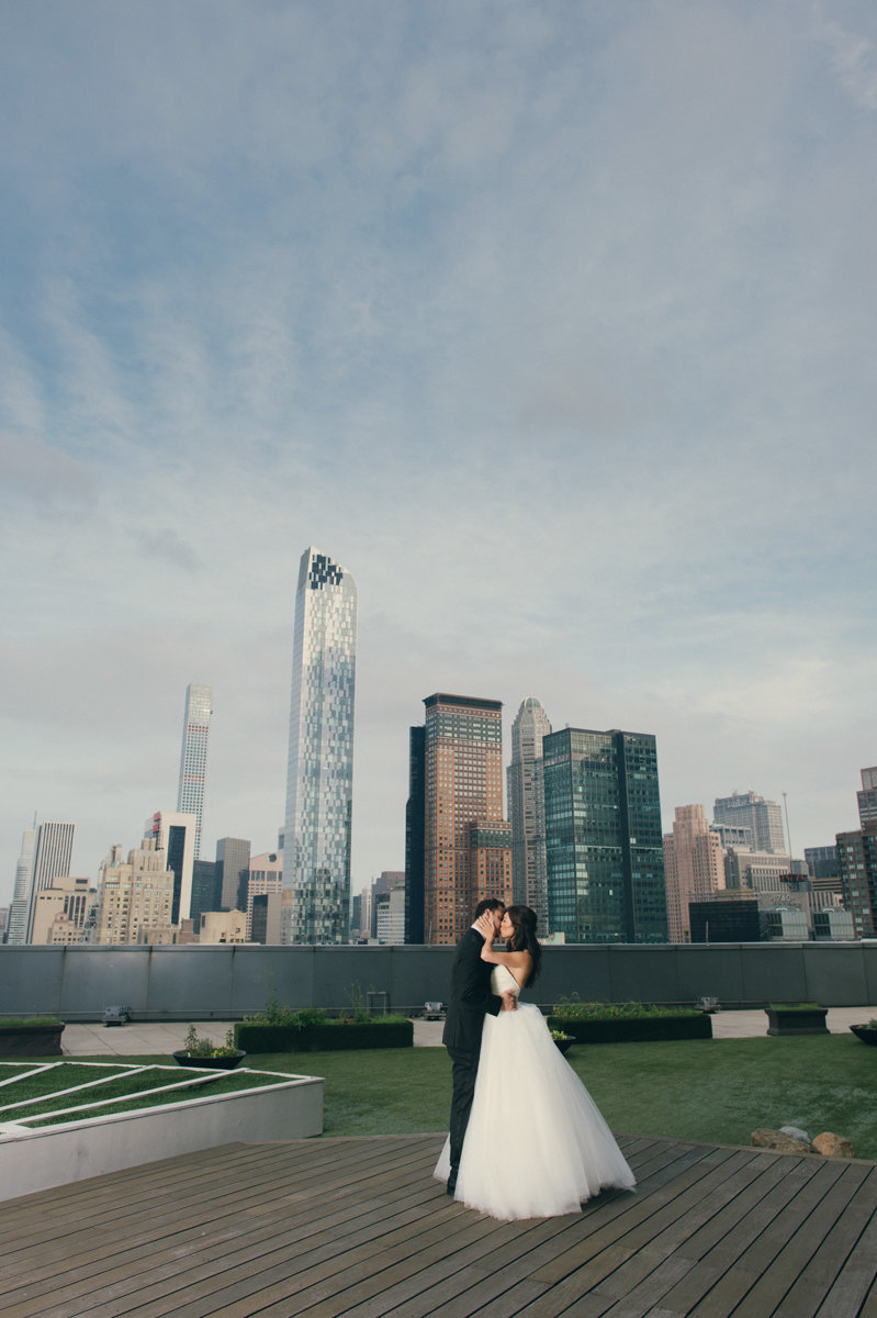 nyc skyline wedding kiss liberty state park love urban city photography