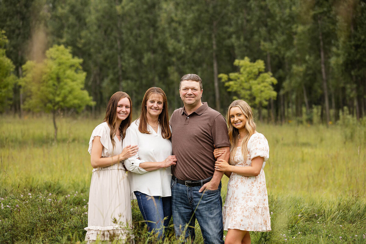 August outdoor family session in New Ulm, Minnesota.
