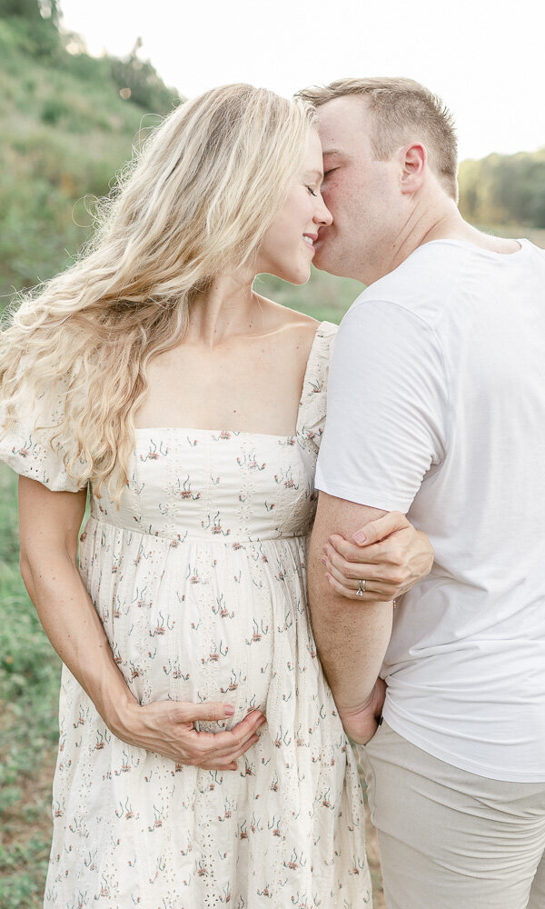 Pregnant couple kiss