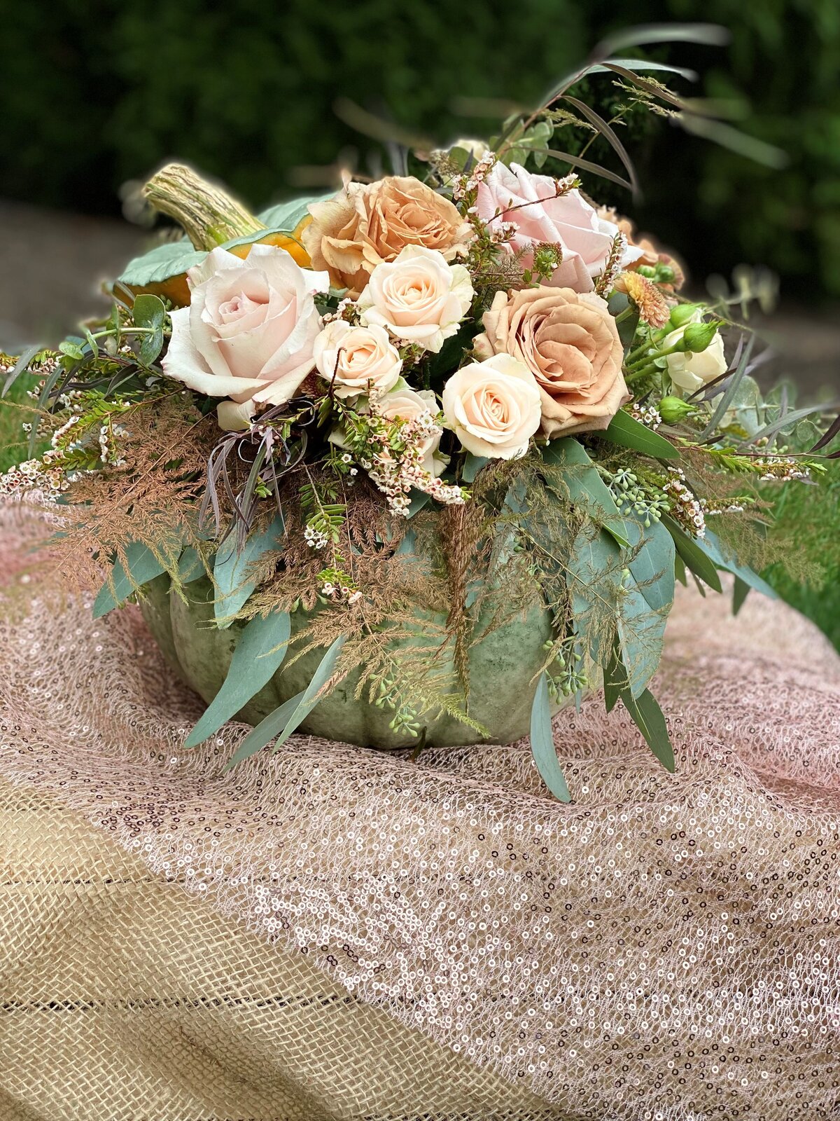 BKC4U WEDDING FLOWERS heirloom pale green pumpkin with fresh roses centerpiece