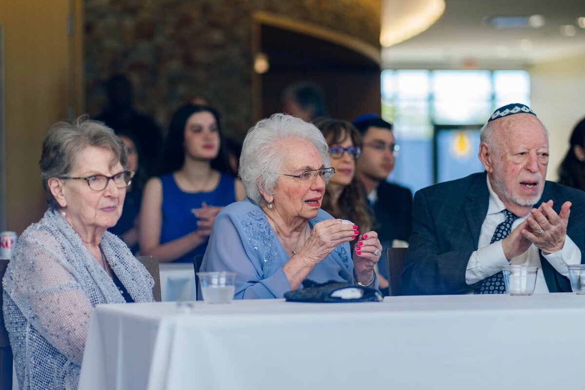 Eliana-Melmed-Photography-Chicago-LosAngeles-Jewish-WeddingPhotography-ShulaNoah-Tisch-00081