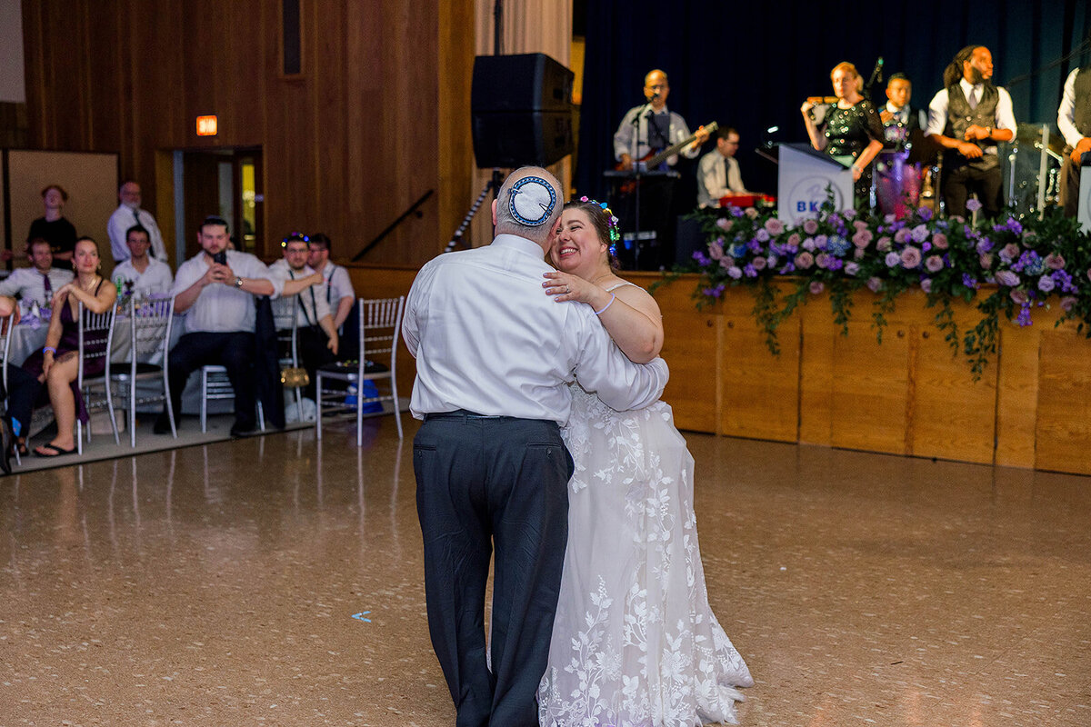 Eliana-Melmed-Photography-Chicago-LosAngeles-Jewish-WeddingPhotography-ElianaSklar-DanceFloor-00248