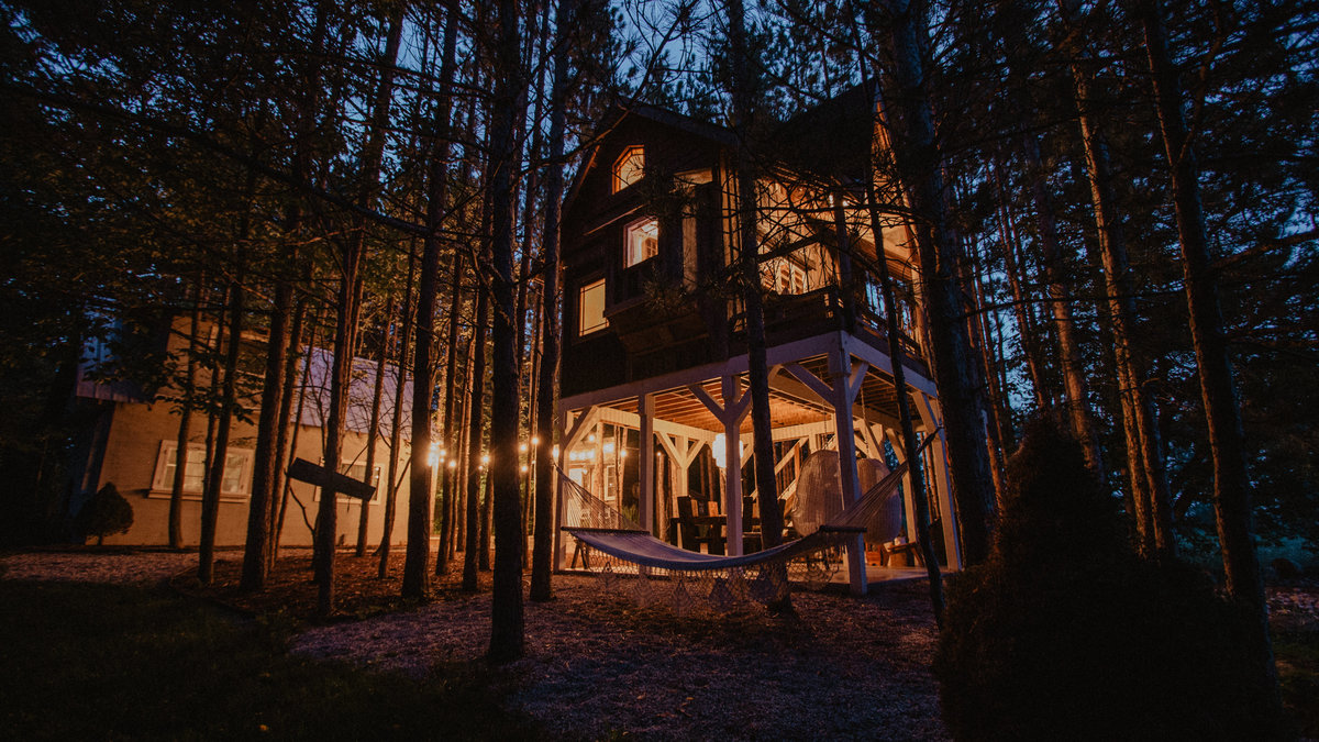 Treehouse and Cabin Retreat15