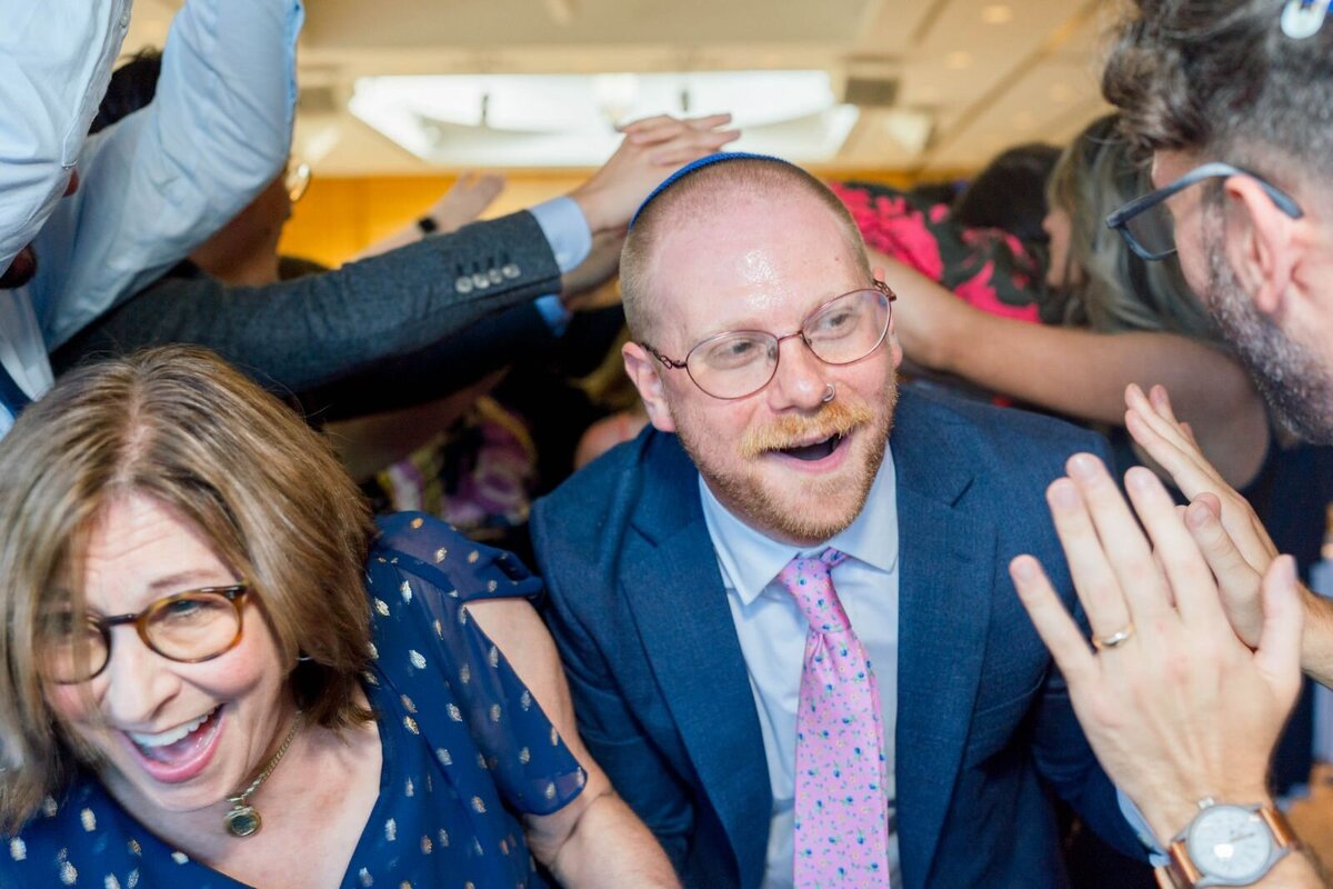 Eliana-Melmed-Photography-Chicago-LosAngeles-Jewish-WeddingPhotography-ShulaNoah-Simcha-Dancing-00021