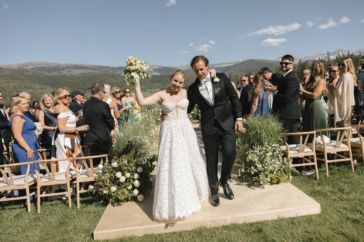 summer-ranch-wedding-ceremony-florals-colorado-calluna-events