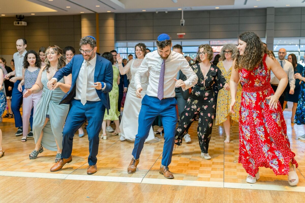 processed_ElianaMelmedPhotography_JewishWeddingPhotographer_ShulaNoah_Dancing-153