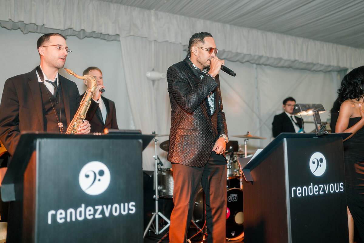 Eliana-Melmed-Photography-Chicago-LosAngeles-Jewish-WeddingPhotography-Dancefloor-00211