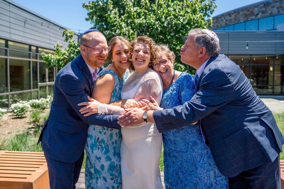 Eliana-Melmed-Photography-Chicago-LosAngeles-Jewish-WeddingPhotography-ShulaNoah-FamilyFormals-00032