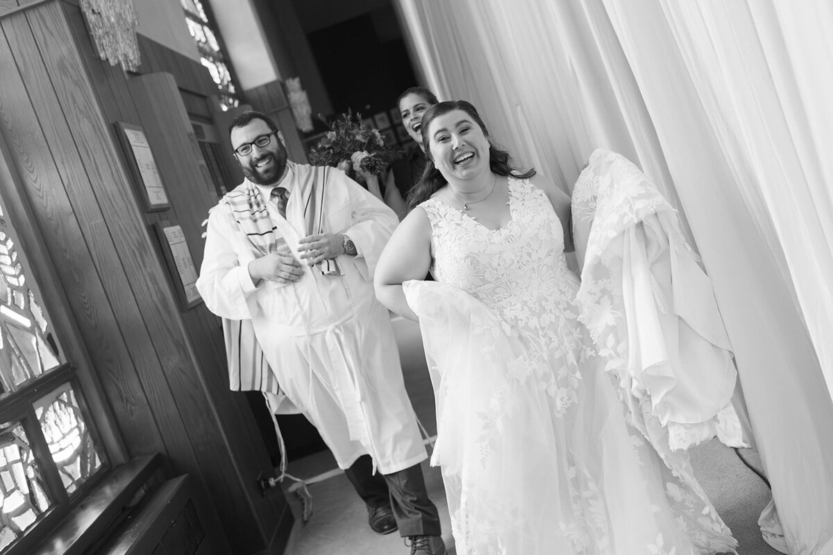 Eliana-Melmed-Photography-Chicago-LosAngeles-Jewish-WeddingPhotography-ElianaSklar-Chuppah-00240