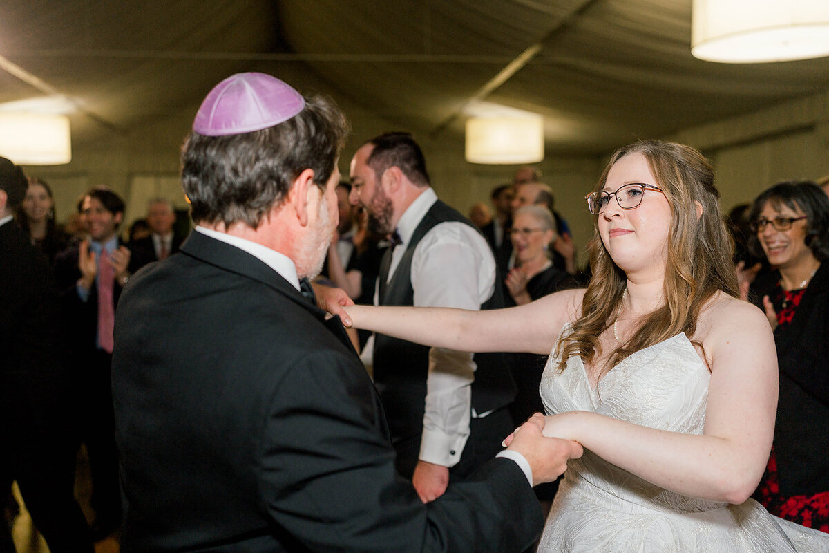 Eliana-Melmed-Photography-Chicago-LosAngeles-Jewish-WeddingPhotography-SimchaDancing-00182