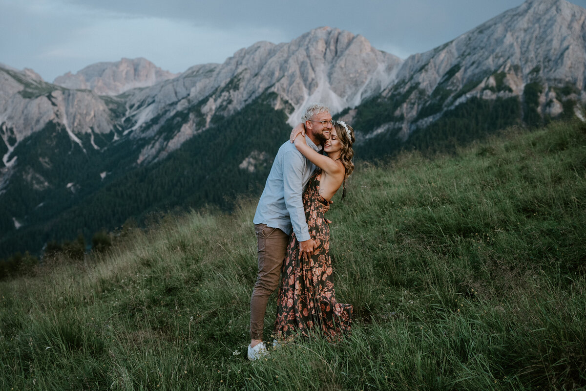 Photo shoot with couple in the Dolomites near Lago di Braies