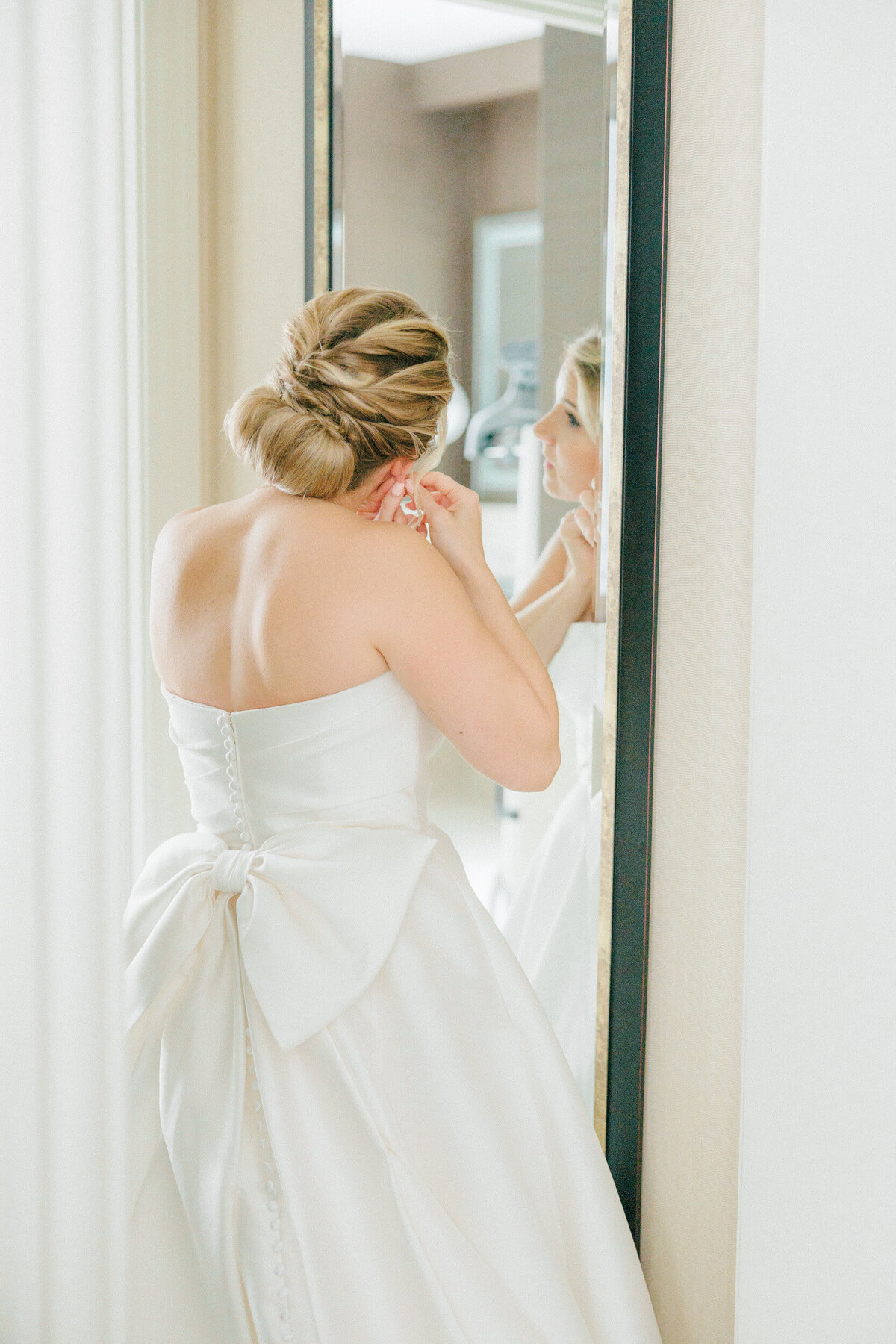 Lexi Benjamin Photography_An Elegant fall Chicago Wedding steeped in Chicago at The Rookery-5