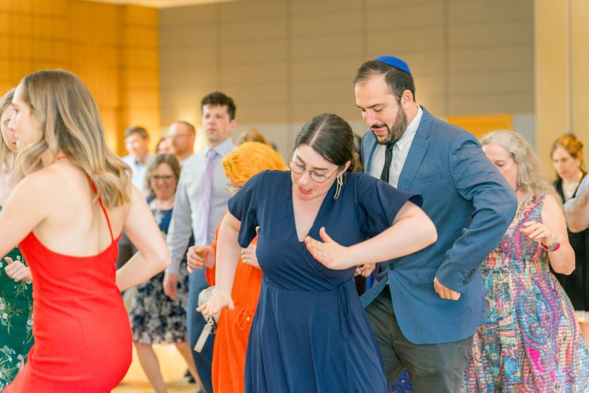 processed_ElianaMelmedPhotography_JewishWeddingPhotographer_ShulaNoah_Dancing-157