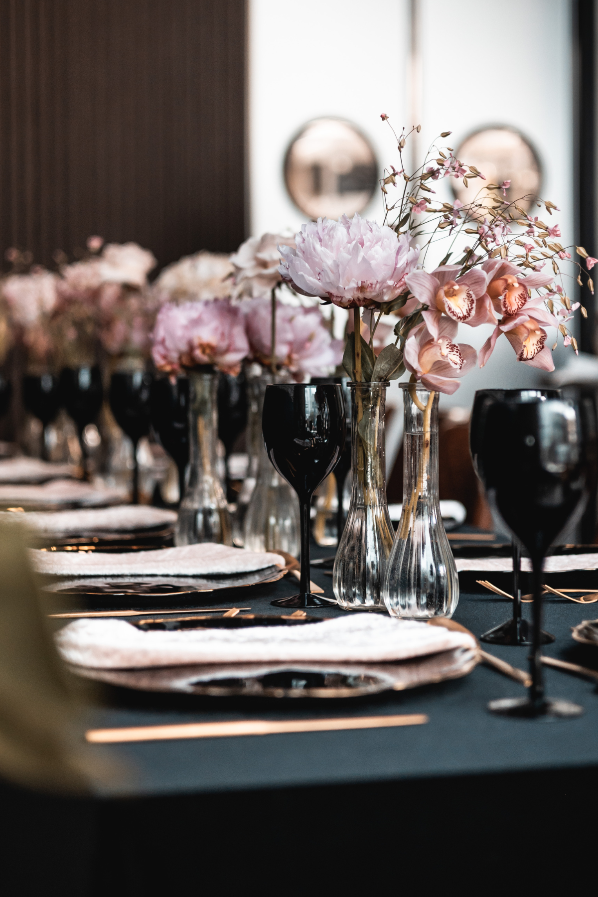 black-rose-gold-charger-wine-glass