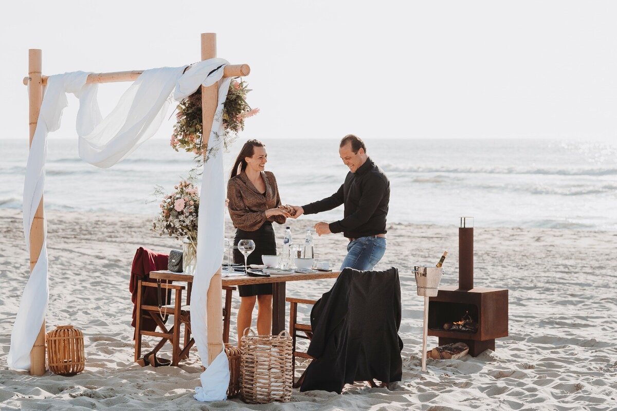 Huwelijksaanzoek op het strand texel