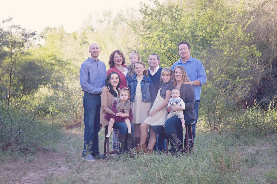 Extended Family Photo in Scottsdale, Arizona by Family Photographer Plume Designs & Photography